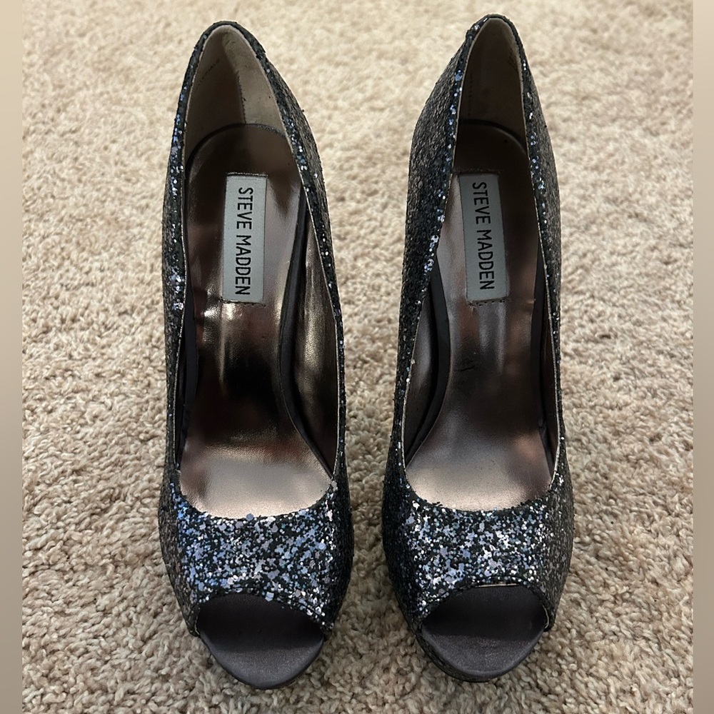 Steve Madden silver glitter platform heels size 6.5